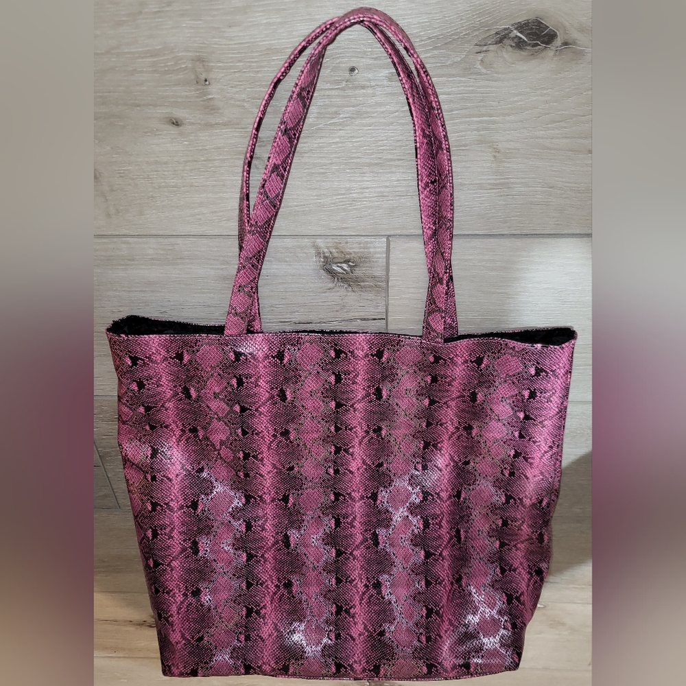 👜 Saks Fifth Avenue Embossed Tote Bag